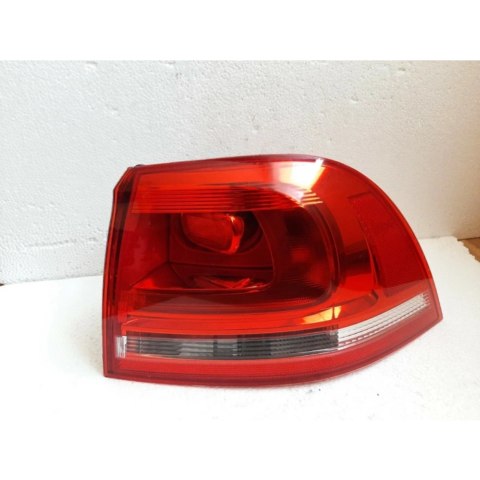 Volkswagen Touareg 2010 2015 Stop Lambası Dış Sağ  (Oem No:7P6945096)