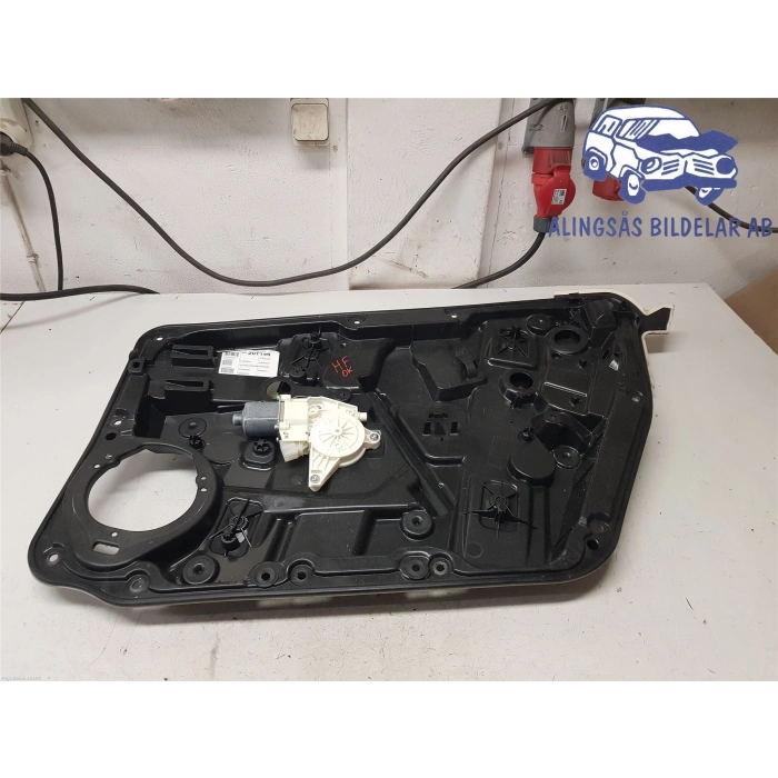 Mercedes  156 176 2012- Cam Krikosu Ön Sağ  (Oem No:A1767200279)