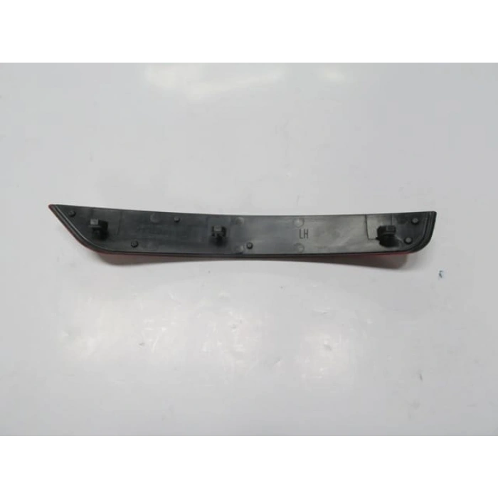 Volkswagen Golf 6 2009-2012 - Arka Tampon Reflektörü Sol Kırmızı (R Serisi) (Oem No: 5K0945105H)
