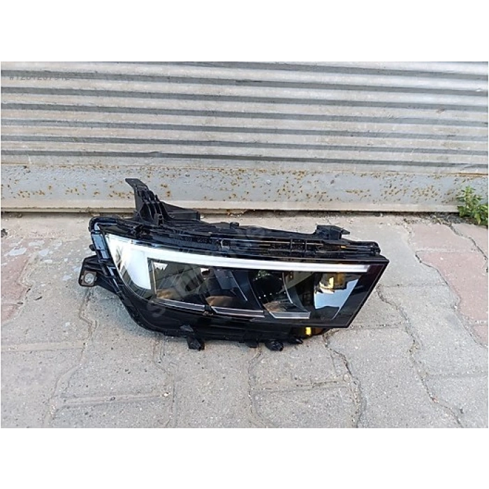 Opel Astra L (2021 Yılında Çıkan Kasa) Far Sağ (Oem No: 1689777280)