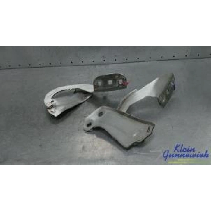 Ford Kuga 2013-2019 Kaput Menteşesi Sağ (Oem No: Bm51A16800Ad)