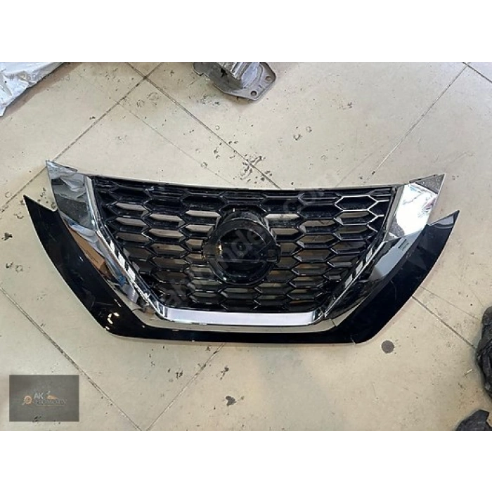 Nissan Juke (2020 Yılında Çıkan Kasa) Ön Panjur Nikelaj Kuşaklı (Oem No: 623106Pa0A)
