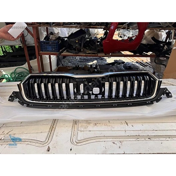 Skoda Octavia (2024 Yılında Çıkan Kasa) Ön Panjur Nikelaj Çerçeveli Radar Kapaklı (Oem No: 5E3853653C)