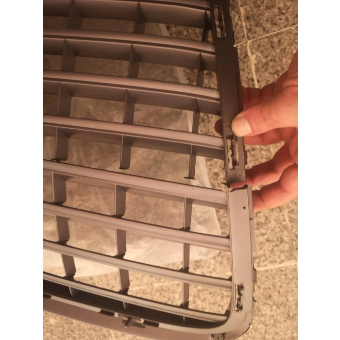 Panjur A6 2009-2011 Ön (Oem No:4F0853651An)Nikelaj Çerçevesiz (ÇATLAK)