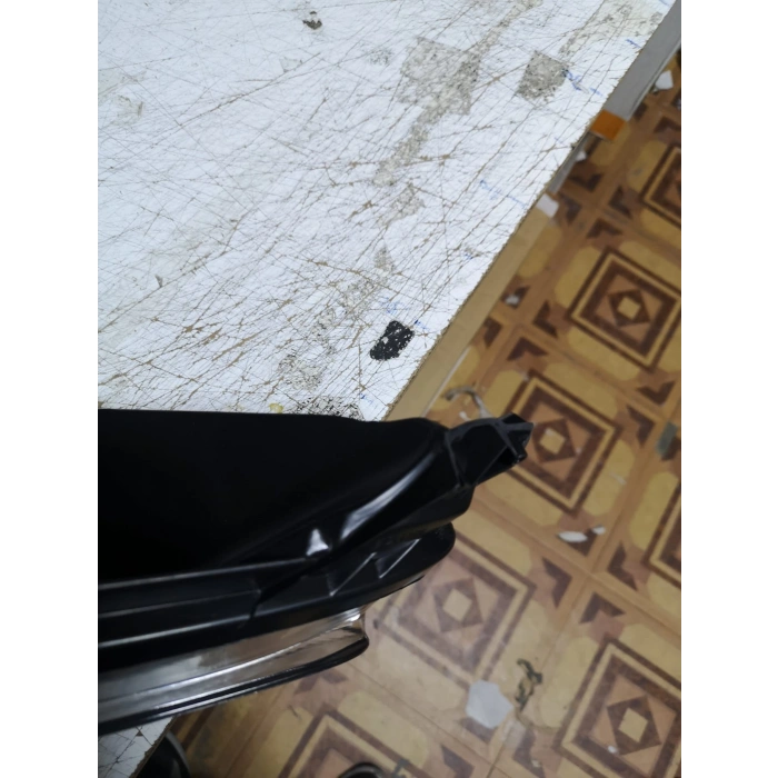 Peugeot 207 (2006 Yılında Çıkan Kasa) Far Sol Ayağı Kırık (Oem No: 620895)