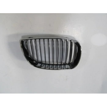 2004-2008 Bmw 1 Serı E87- Ön Panjur Sağ Siyah-Nikelaj Çerçeveli (Tw) (Adet) (Oem No:51137077130)