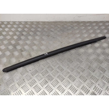 Ön Kapı Cam Dış Fıtılı Sağ C3 B618 Psa Peugeot 97-00 (Oem No: 9813217280)