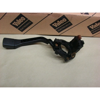 Golf2 Golf3 91  Silecek Kolu Sağ  (Oem No:191953519)