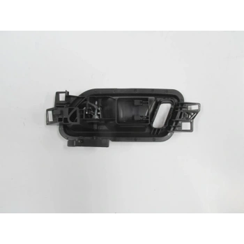 Volkswagen Amarok- 11/16; Ön Kapı İç Açma Kolu Sağ Siyah (Elceği Gümüş Gri) (Hushan) (Oem No: 2H0837114Dubn)