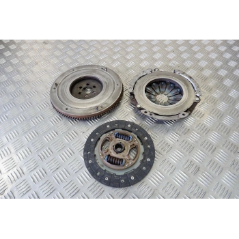 Debrıyaj Setı Amtransporter T5: Rulmanlı Japon Yarıs (P9) 1.3 06-08 (Oem No: 31250-59635 + 31230-52040)