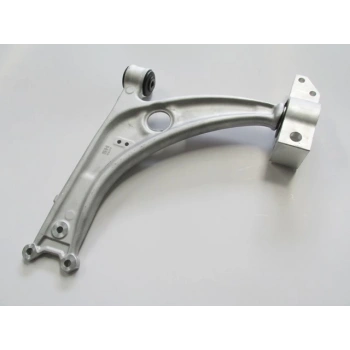 Audı Q3- 12/18; Ön Alt Tabla Sağ/Sol Aynı (Adet) Burçlu/Rotilsiz/Takozlu (Salıncak)(Sh) (Oem No: 3C0407151A)