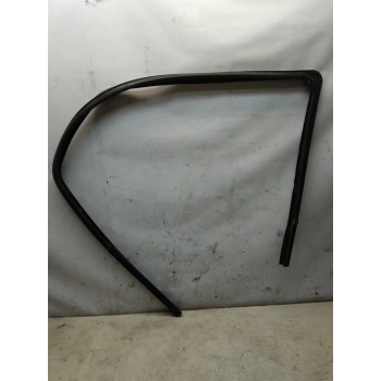 Ön Kapı Cam Fıtılı : Sağ Opel Corsa D Corsa E Bm 07- (Oem No: 5148174)