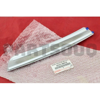 Panjur Çıtası (Bandı) Hılux 06-08 Krom R-L Set (Oem No: 53121-0K010-53122-0K010)