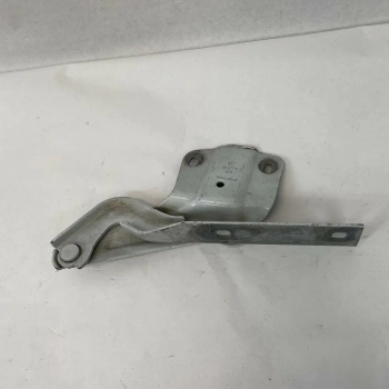 Kaput Menteşesi Sağ Vw Jetta Bm 10-18 (Oem No: 5C6823302)