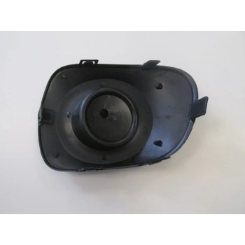 Mıtsubıshı L200- Pıck Up- 10/13; Sis Lamba Kapağı Sağ Sis Deliksiz (Üst Çerçeveli) Siyah (Oem No: 6400C176)