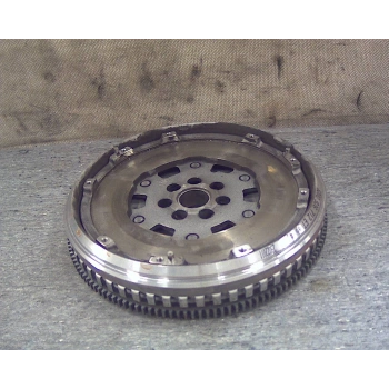 Debriyaj Seti Volanlı Fluence 09-14 / Clıo Iıı 05-12 / Captur 15Sonrası / Kadjar 15Sonrası 1.5Dcı Rulmanlı (Oem No: 7701479061)