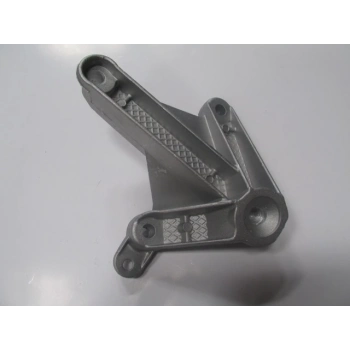 Dacıa Sandero- 09/12; Motor Takozu Bağlantı Kulağı 1.5Dcı (Oem No: 8200043084)