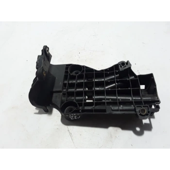 Renault Master- 2- 04/10; Hava Filtre Kabini Bağlantı Braketi (2.5Cc) (Euro Body) (Oem No: 8200505562)