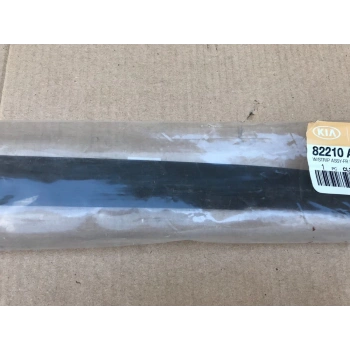 Cam Sıyırıcı Ceed 12-16 Ön Kapı Dış Sol (Oem No: 82210-A2010)