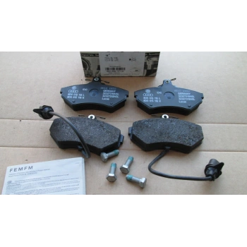 Fren Balata A4 04-08 / Passat 96-00 / A4 00-04 1.6-1.8 Çift Fişli Ön (Oem No: 8E0698151M)