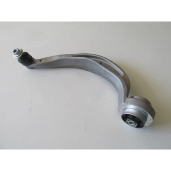 Audı A4- 15/18; Ön Alt Tabla Sağ Eğri Tip Burçlu/Rotilli (65 Mm M14) (Salıncak) Alüminyum (Sh) (Oem No: 8K0407694T)