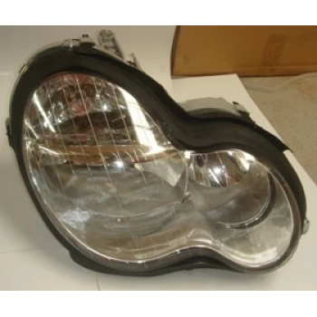2003-2007 Mercedes C Class W203- Far Lambası Sağ Vakum Ayarlı-Merceksiz-Şeffaf Cam-5Pinli(H7-H7) (Adet) (Oem No:A2038203261)