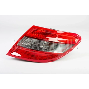 Stop Lambası Sag Fume Mercedes W204 Bm 07- (Oem No: A2048203064)