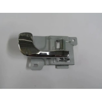 1992-1997 Mitsubishi Pajero Ön Kapı İç Açma Kolu Sağ Siyah (Elceği Nikelajlı)  (Adet) (Oem No:Mb669170)