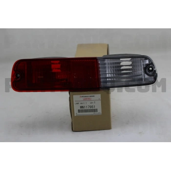 Stop Lambası Sol Alt : Arka Tampon Japon Pajero (V7) 3.2 Dı-D 03-06 (Oem No: Mn117951)
