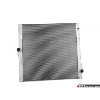 Bmw X5 X5 N52-N62 2009- Su Radyatörü  (Oem No:17117585036)