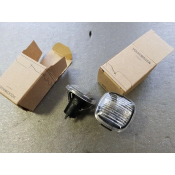 Vw Octavia-Fabia-Roomster 1997- Çamurluk Sinyali Füme (Oem No:1U0949127B)