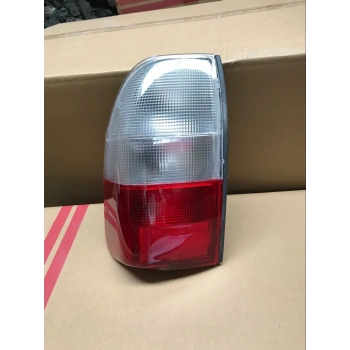 Stop Lambası L200 2002-2005 Beyaz Sol (Oem No:Mr109127)