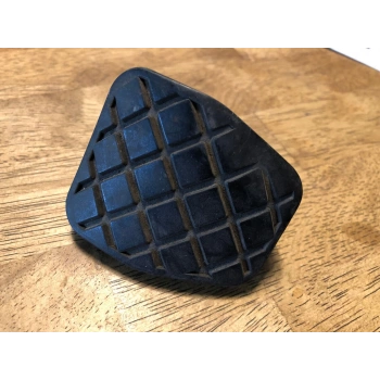 Vw Passat- A4 A6 1997-2004 Pedal Lastiği 112 313 (Oem No:4D1721173A)