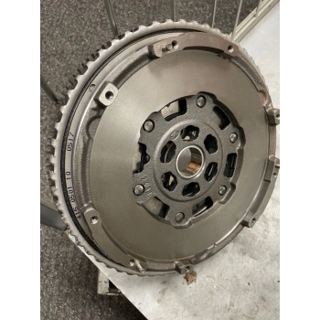 Volan Qashqai 2014 Sonrası / Juke 2014 Sonrası / Pulsar 2014 Sonrası / Megane 2016 Sonrası / Clio / Scenic / Captur 2016 Sonrası 1.2 Dıg-T / Hra2Ddt / Benzinli Oynar Göbek (Oem No:415050110)