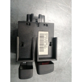 Dörtlü Flaşör Düğmesi Corolla 2002-05 (Oem No:8433202080)