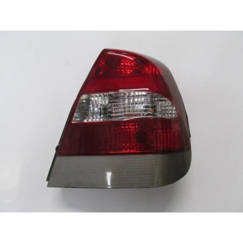daewoo nubira- 2000-2002  stop lambası sağ sedan kırmızı/beyaz (famella) Oem No (96272032)