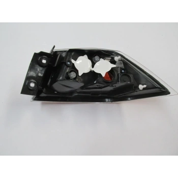 mitsubishi lancer- 2011-2016  dış stop lambası sol kırmızı/sarı (sıyah) (depo) Oem No (8330A623)