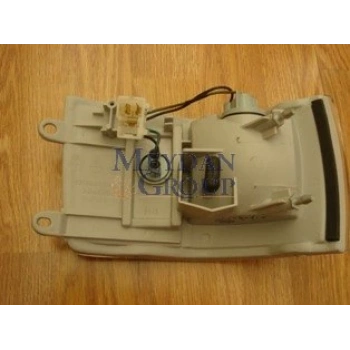 nissan urvan- minibüs- e24- 1994-1997  ön sinyal sol beyaz balonlu (çerçevesız tıp) (tyc) Oem No (B611538N00)