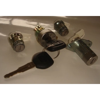 honda civic- hb- 1992-1995  kontak (3lü) (kontak/kapı/bagaj) (3kapı) Oem No (35010SR3G00)