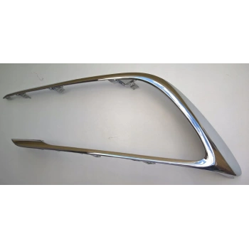 toyota auris- 2016-2018  sis lamba kapağı çerçevesı sağ parlak sıyah (tyg) Oem No (5212502170)