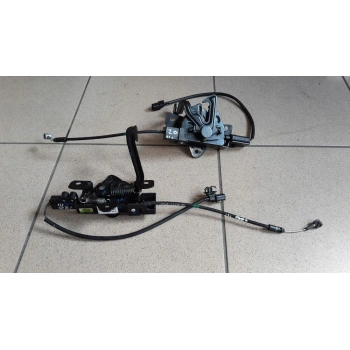 Hyundai i20 2015-2018 kaput izolatörü Oem No (81125C8000)