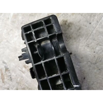 Hyundai Staria 2022-2024 alt sol tampon bağlantı braketi Oem No (86551CG000)