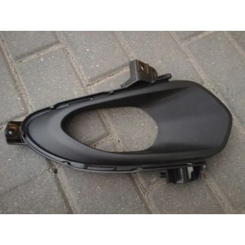 Hyundai i30 2016 sonrası sol sis lamba çerçevesi (sisli gündüz farlı tip) Oem No (86563G4040)