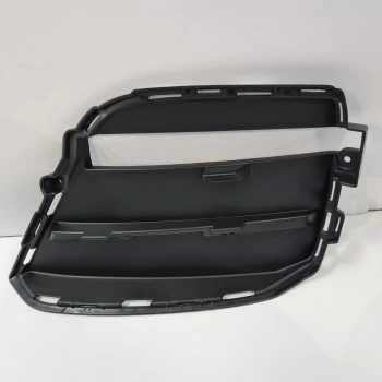 porsche macan- 2014-2017  ön tampon panjuru arka kapak sağ sıyah (tw) Oem No (95B1213341E0)