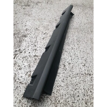 Ford Courier 2014 Marşpiyel Bakaliti Siyah Sağ Ön Oem No (ET7610154AF)