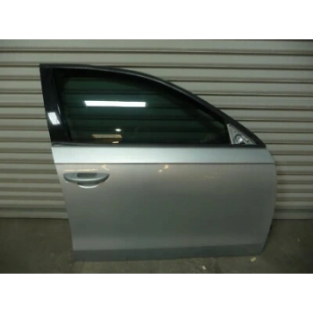 Passat 2011- Ön Kapı Sağ Oem No (561831056)