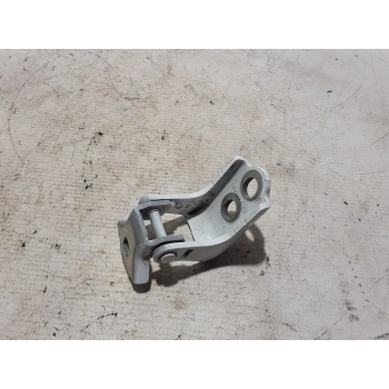 Clio Arka Kapı Menteşesi Alt Sol Hatchback 2019- Oem No (804007836R)