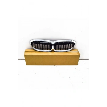 Bmw G20 G21 G28 2017  Ön Panjur  (Oem No:51138075665)