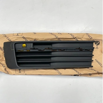 Volkswagen Transporter Ön Tampon Bandı Panjuru Üst Sol 2014- (Oem No:  7E58536839B9)