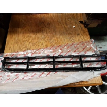 Kia Carens Ön Tampon Panjuru 2007- (Oem No:  865611D050)